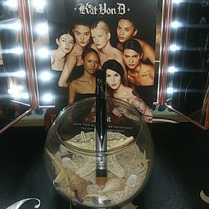 Kat Von D eyeshadow primer tan